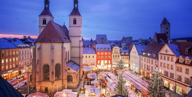 regensburg_neupfarrplatz_christmas_market_3840_16x9-2